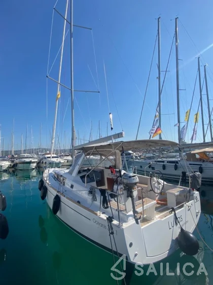 Oceanis 38.1 - Yacht Charter Sailica