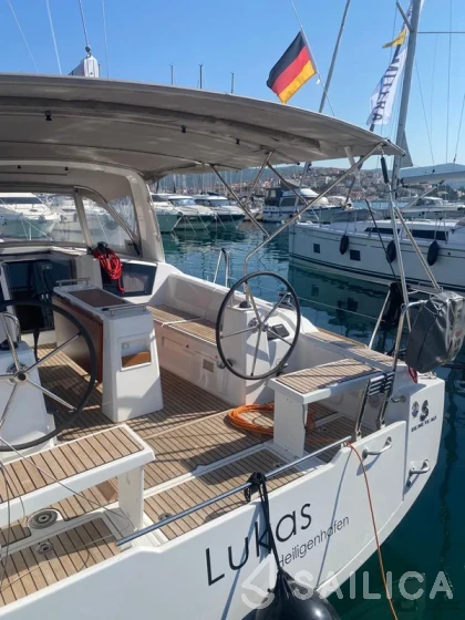 Oceanis 38.1 - Yacht Charter Sailica