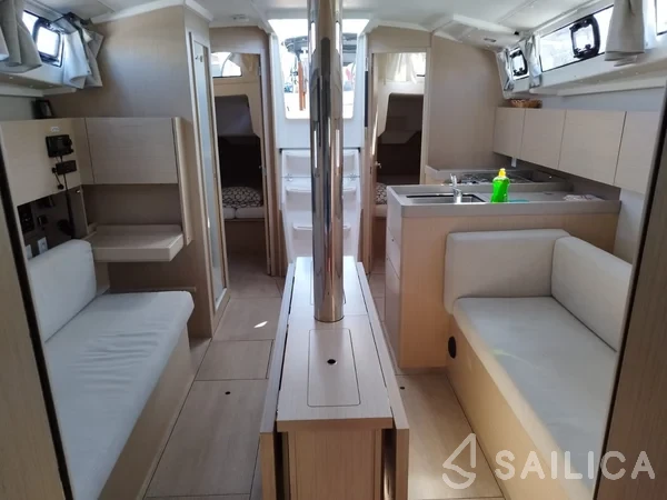 Oceanis 38.1 - Yacht Charter Sailica