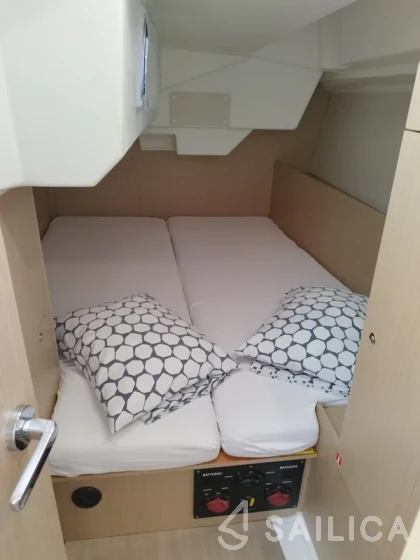 Oceanis 38.1 - Yacht Charter Sailica