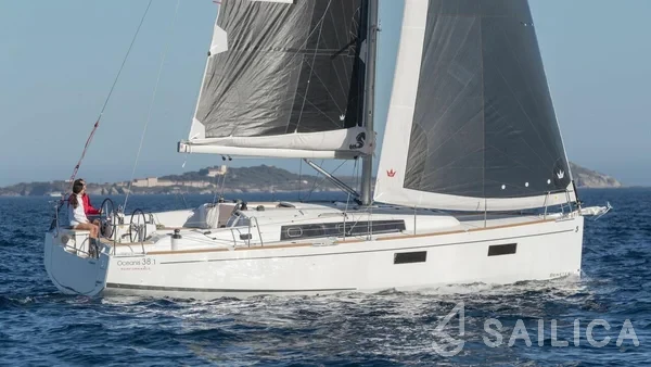 Oceanis 38.1 - Yacht Charter Sailica