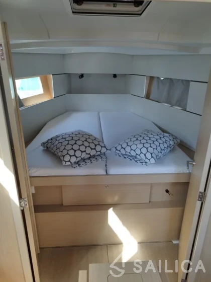 Oceanis 38.1 - Yacht Charter Sailica