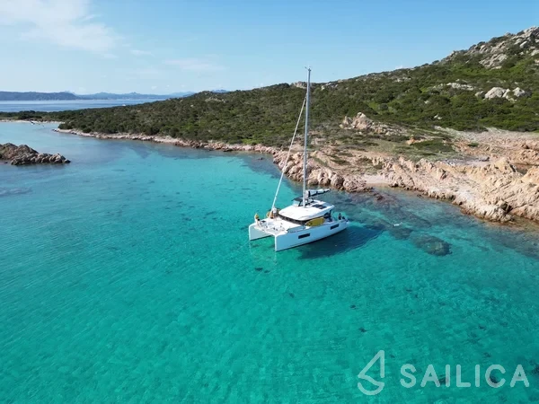 Lagoon 40 - Yacht Charter Sailica