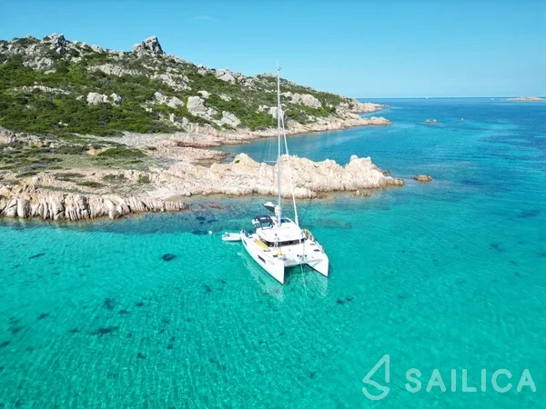 Lagoon 40 - Yacht Charter Sailica