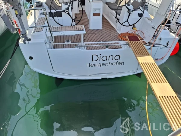 Oceanis 38.1 - Yacht Charter Sailica