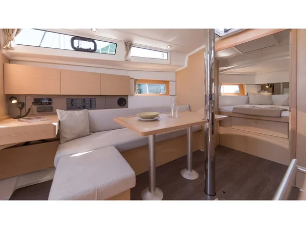Oceanis 38.1 - Yacht Charter Sailica