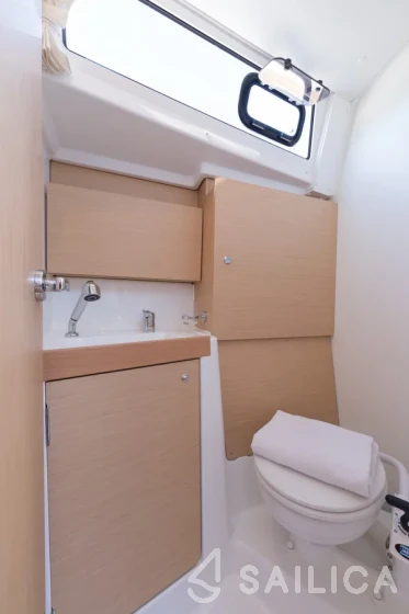 Oceanis 38.1 - Yacht Charter Sailica