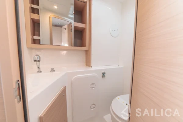 Lagoon 42 - Yacht Charter Sailica