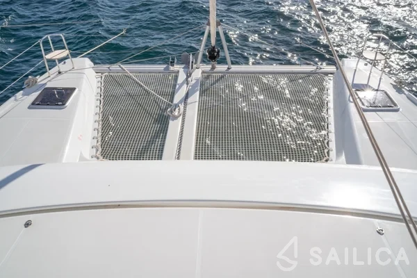 Lagoon 42 - Yacht Charter Sailica