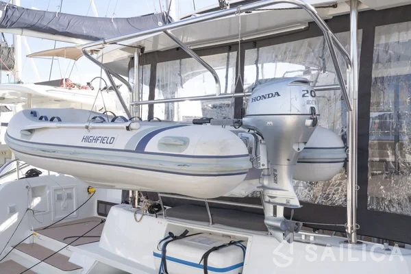 Lagoon 42 - Yacht Charter Sailica