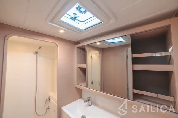 Lagoon 42 - Yacht Charter Sailica