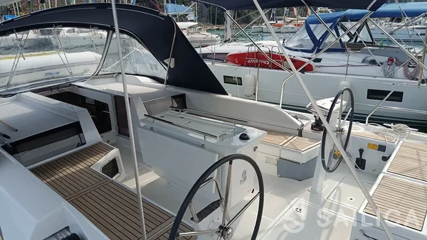 Oceanis 51.1 - Yacht Charter Sailica