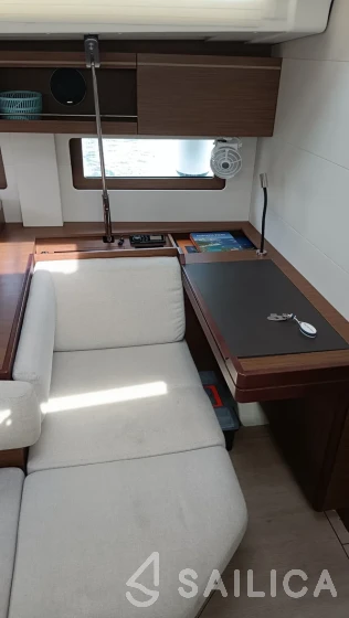 Oceanis 51.1 - Yacht Charter Sailica