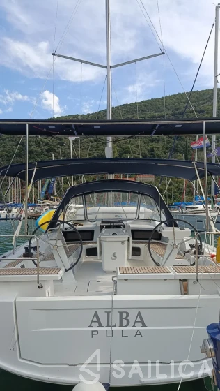 Oceanis 51.1 - Yacht Charter Sailica