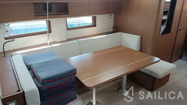 Oceanis 51.1 - Yacht Charter Sailica