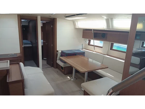 Oceanis 51.1 - Yacht Charter Sailica