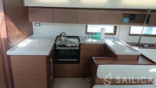 Oceanis 51.1 - Yacht Charter Sailica