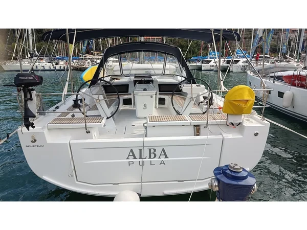 Oceanis 51.1 - Yacht Charter Sailica