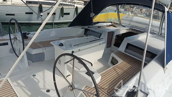 Oceanis 51.1 - Yacht Charter Sailica