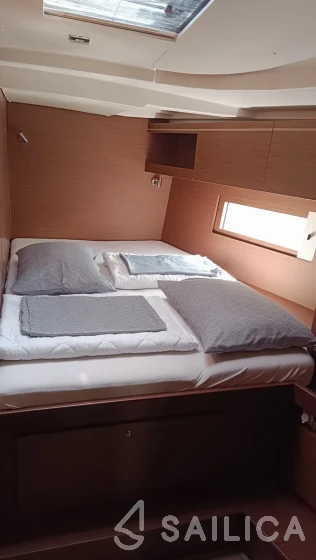 Oceanis 51.1 - Yacht Charter Sailica