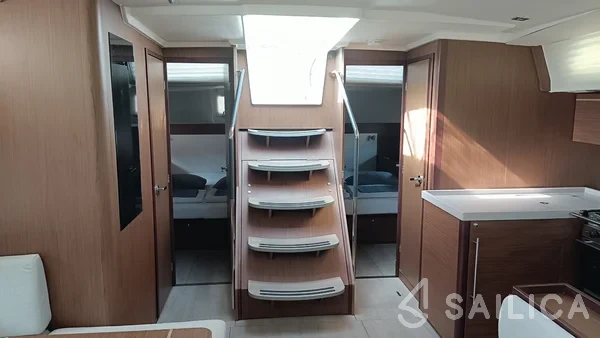 Oceanis 51.1 - Yacht Charter Sailica