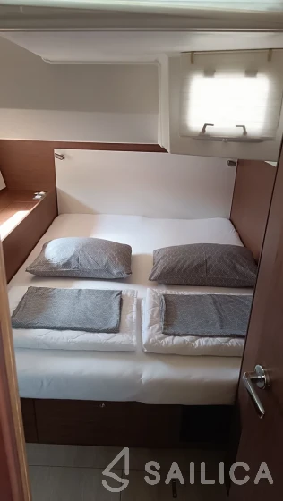 Oceanis 51.1 - Yacht Charter Sailica