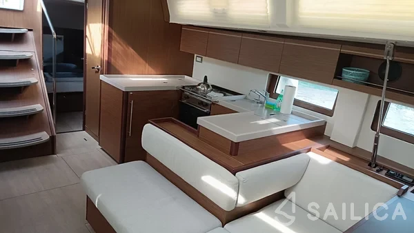 Oceanis 51.1 - Yacht Charter Sailica