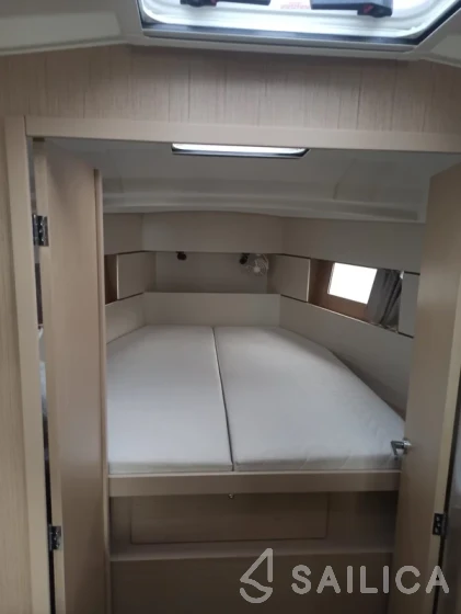 Oceanis 38.1 - Yacht Charter Sailica