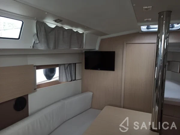 Oceanis 38.1 - Yacht Charter Sailica