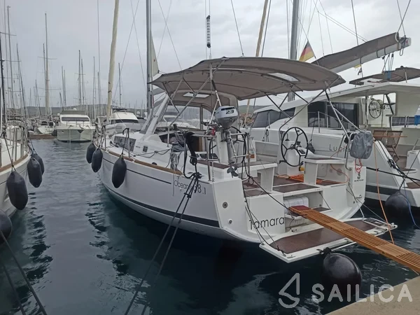 Oceanis 38.1 - Yacht Charter Sailica
