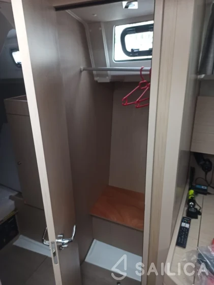 Oceanis 38.1 - Yacht Charter Sailica