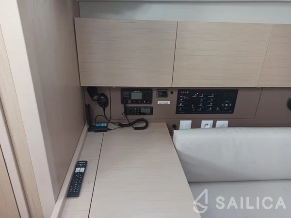 Oceanis 38.1 - Yacht Charter Sailica