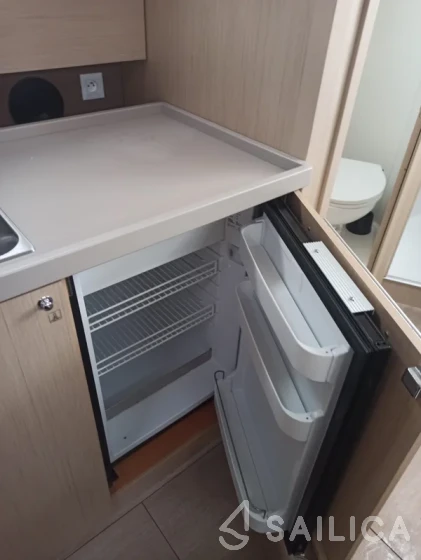 Oceanis 38.1 - Yacht Charter Sailica