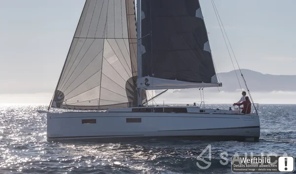 Oceanis 38.1 - Yacht Charter Sailica