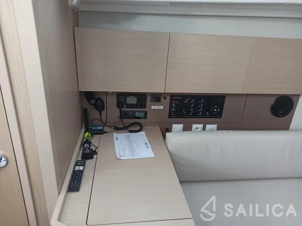 Oceanis 38.1 - Yacht Charter Sailica