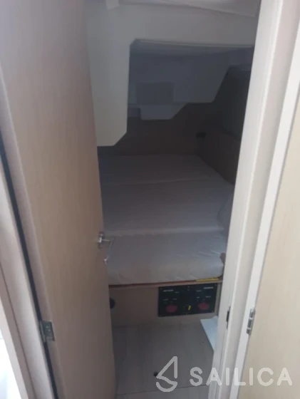 Oceanis 38.1 - Yacht Charter Sailica