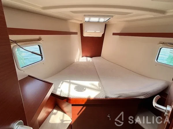 Hanse 418 - Yacht Charter Sailica