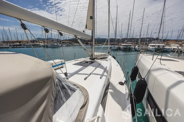 Hanse 418 - Yacht Charter Sailica