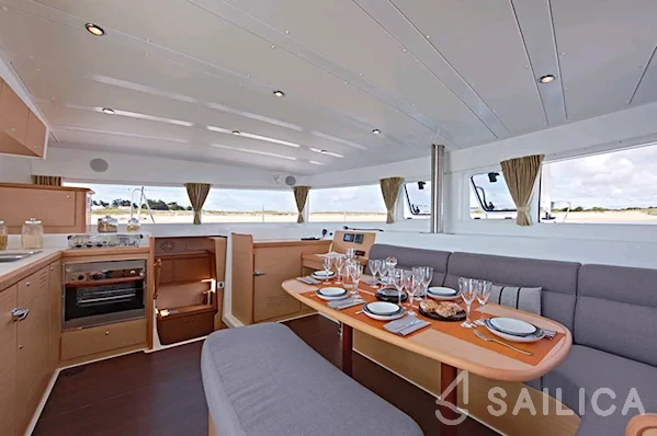 Lagoon 42 - Yacht Charter Sailica