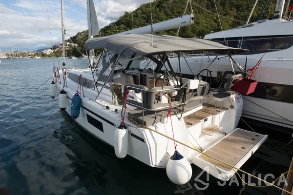 Bavaria C42 - Yacht Charter Sailica