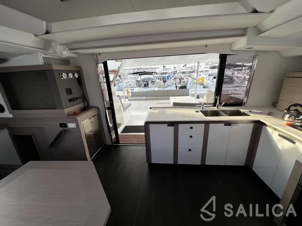 Tanna 47 - Yacht Charter Sailica
