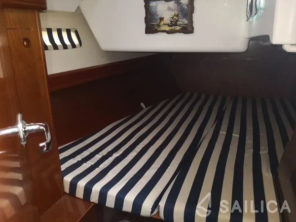 Beneteau 393 - Yacht Charter Sailica