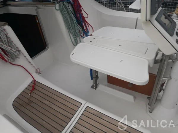 Beneteau 393 - Yacht Charter Sailica