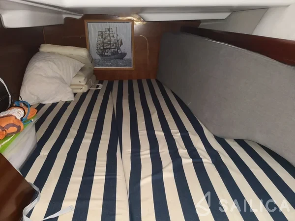 Beneteau 393 - Yacht Charter Sailica