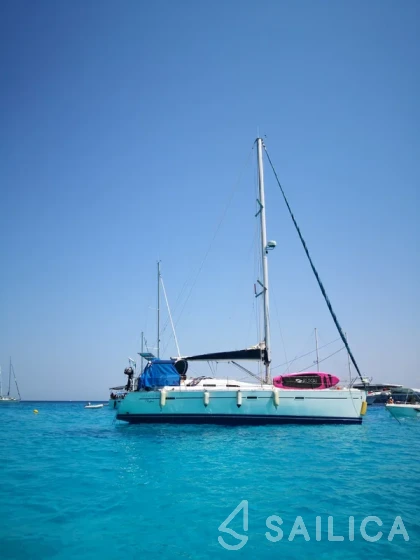 Beneteau 393 - Yacht Charter Sailica