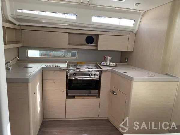 Oceanis 40.1 - Yacht Charter Sailica