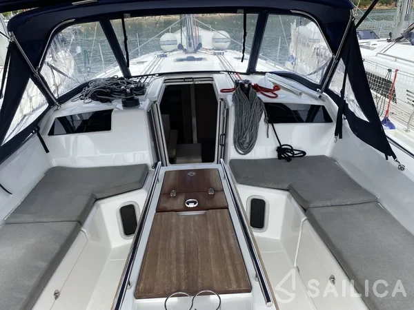 Oceanis 40.1 - Yacht Charter Sailica