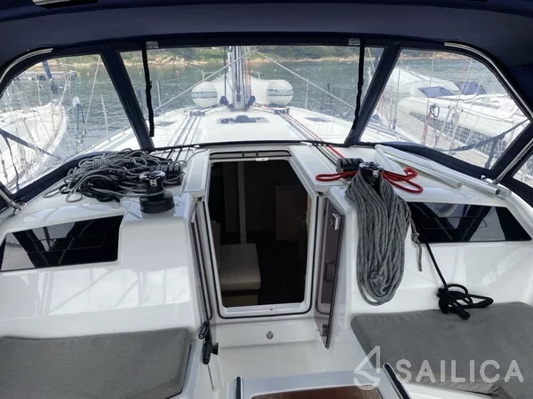 Oceanis 40.1 - Yacht Charter Sailica