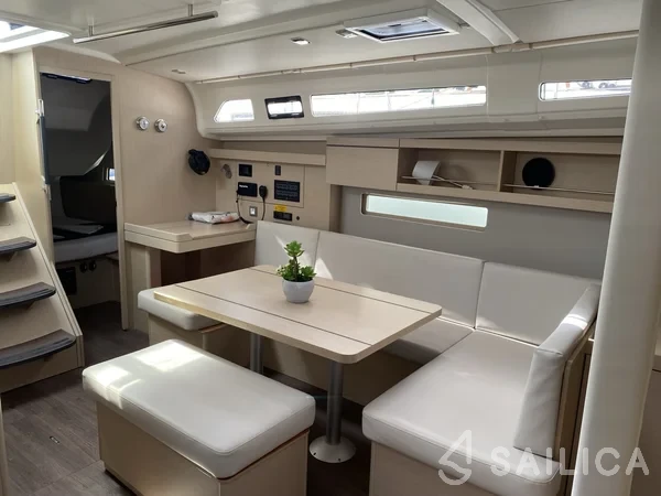 Oceanis 40.1 - Yacht Charter Sailica