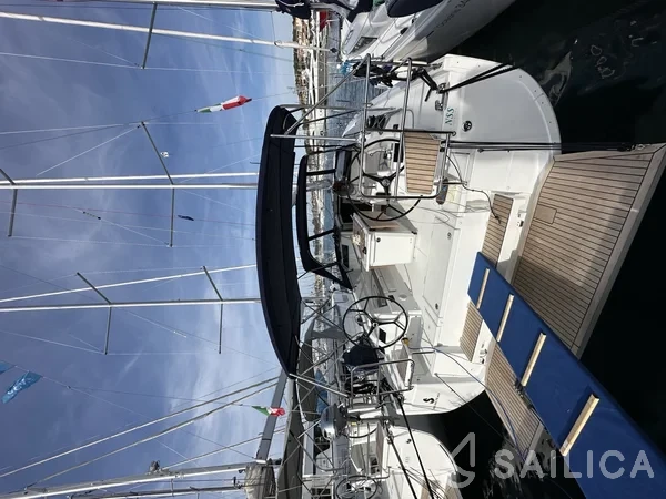 Oceanis 40.1 - Yacht Charter Sailica